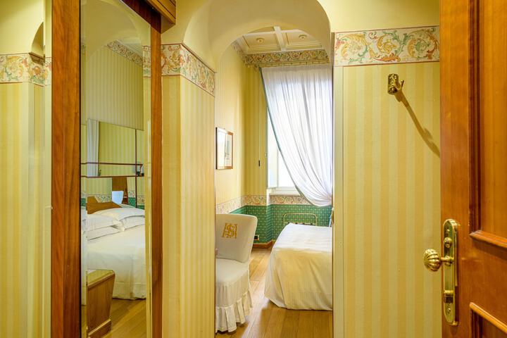 Room 22 of 76