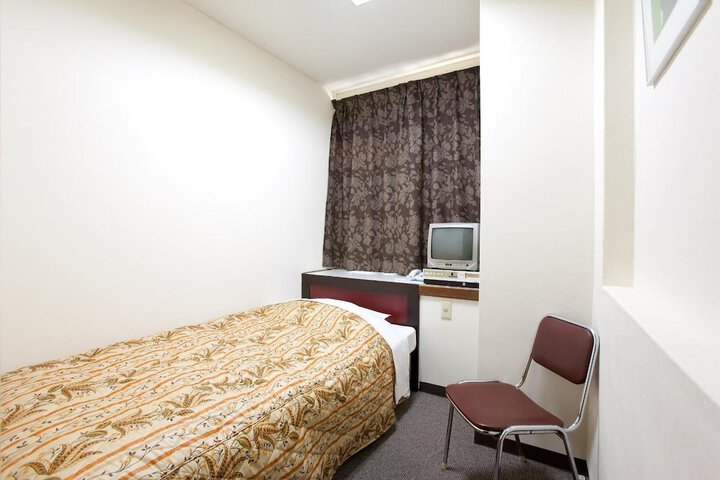 Room 13 of 25