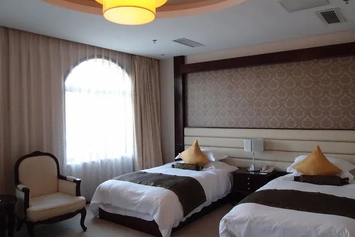 Room 2 of 6