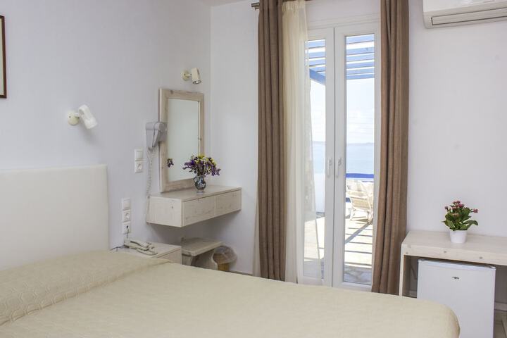 Room 4 of 42