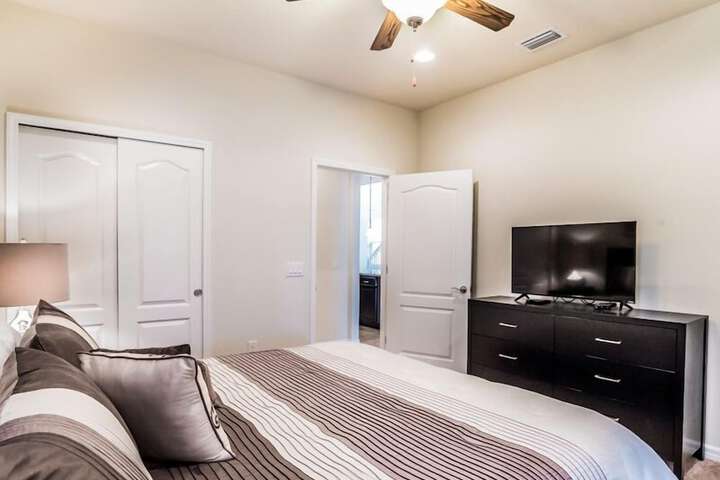Room 8 of 32