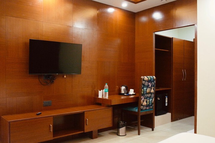Room 29 of 64