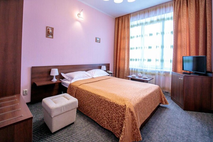 Room 10 of 28