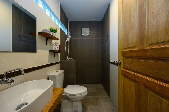 Room 127 of 200