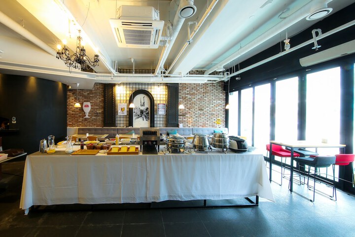 Dining 67 of 90