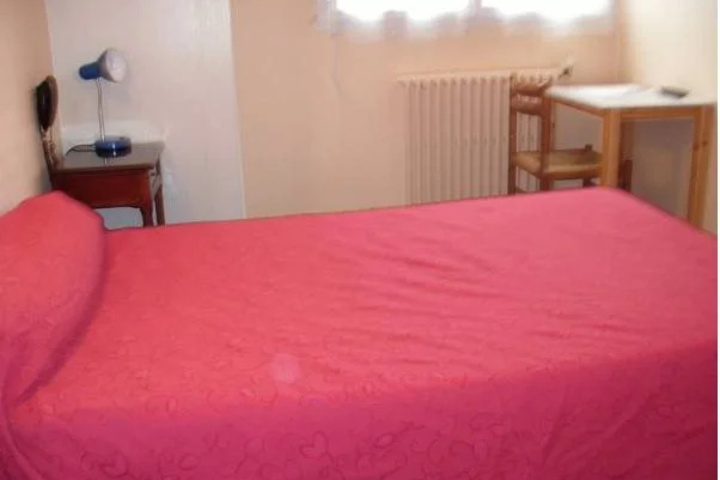 Room 5 of 16