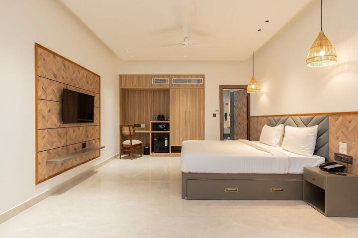 Room 4 of 42