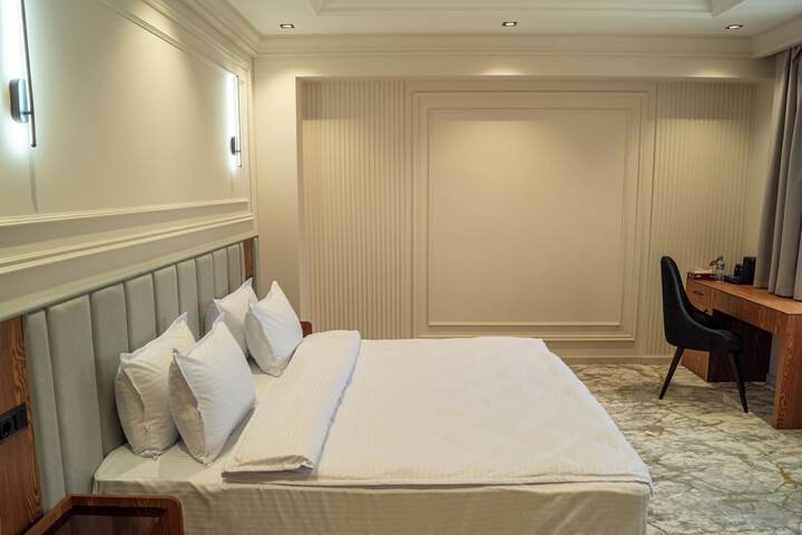Room 13 of 24