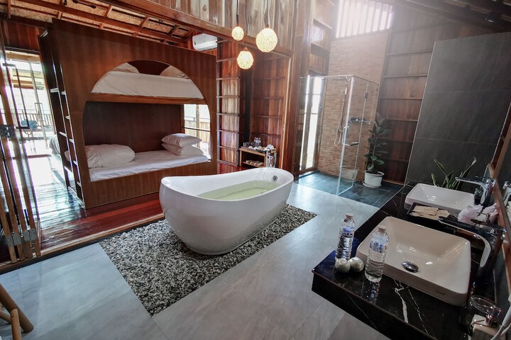 Room 14 of 77