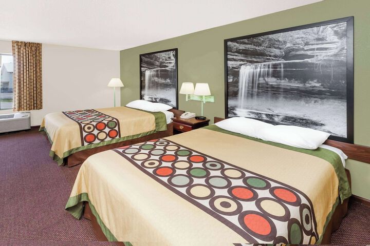 Queen Bed Accessible (12 of 14)