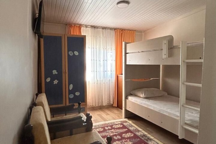 Room 12 of 44