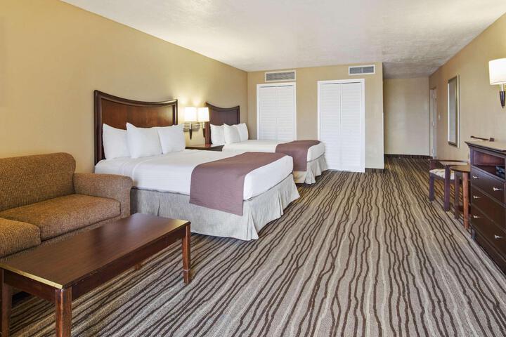 2 Queen Beds High Speed Internet Accessible Private Balcony No View Full Breakfast (9 of 15)