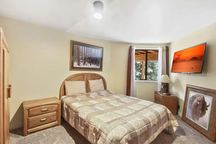 Room 5 of 16