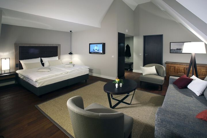 Room 9 of 54