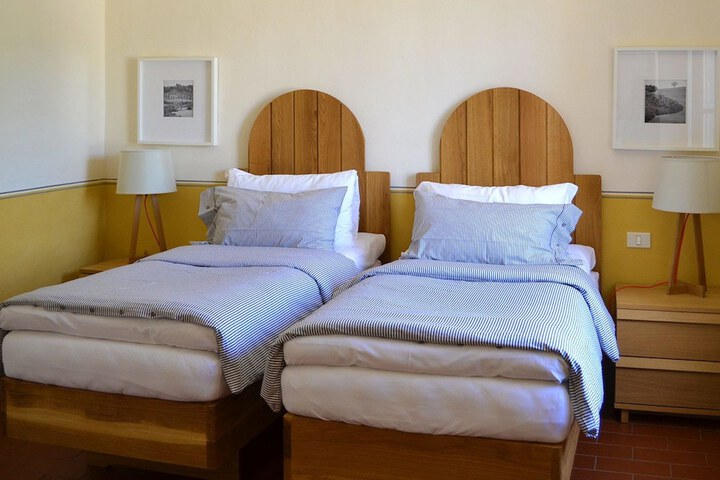 Room 3 of 98