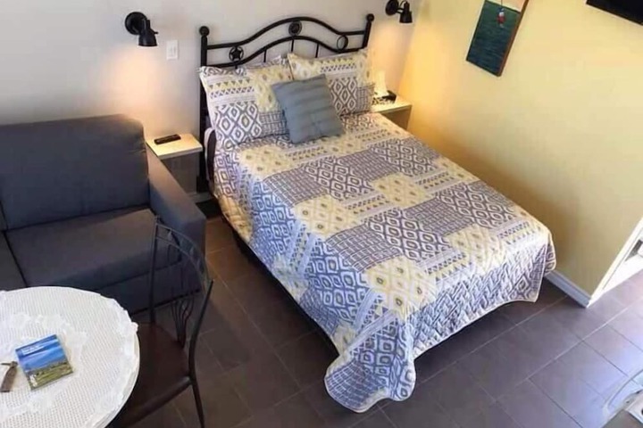 Room 9 of 28