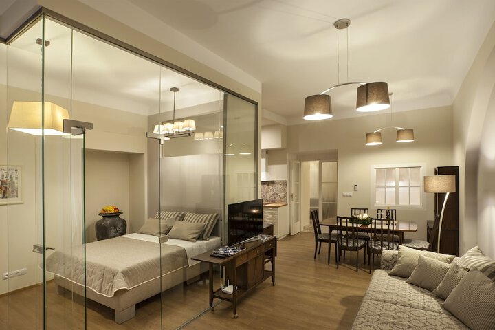 Room 10 of 93