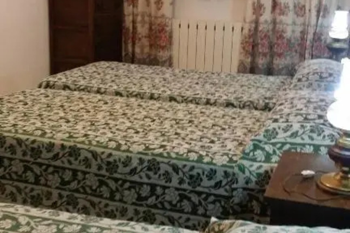 Room 6 of 10