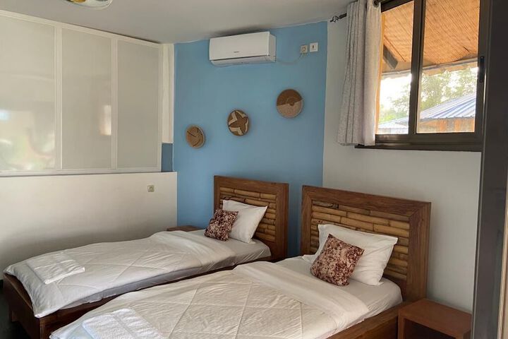 Room 8 of 16
