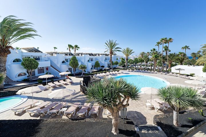 Hotel with Pool