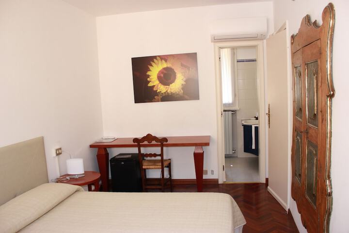 Room 9 of 53