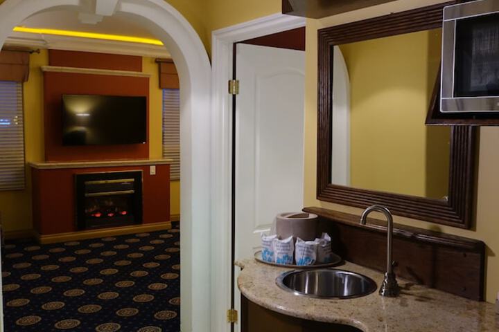 Room 8 of 62