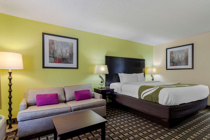 1 King Bed (2 of 15)