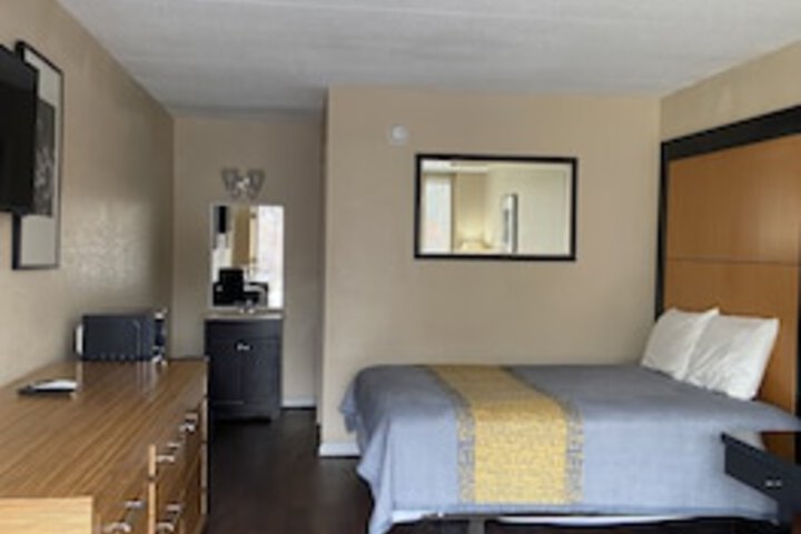 Room 19 of 120