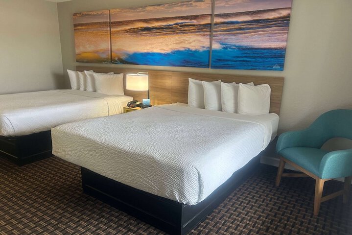 2 Queen Beds (17 of 18)