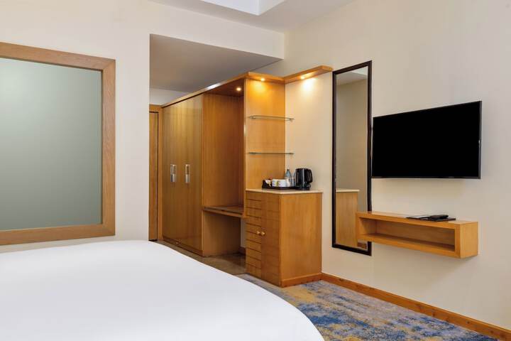 Room 12 of 191