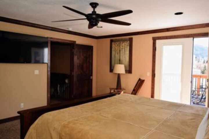 Room 26 of 34