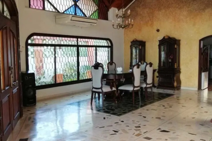 Dining 18 of 18
