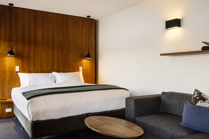 Room 9 of 32