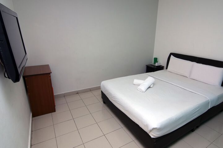 Room 13 of 37