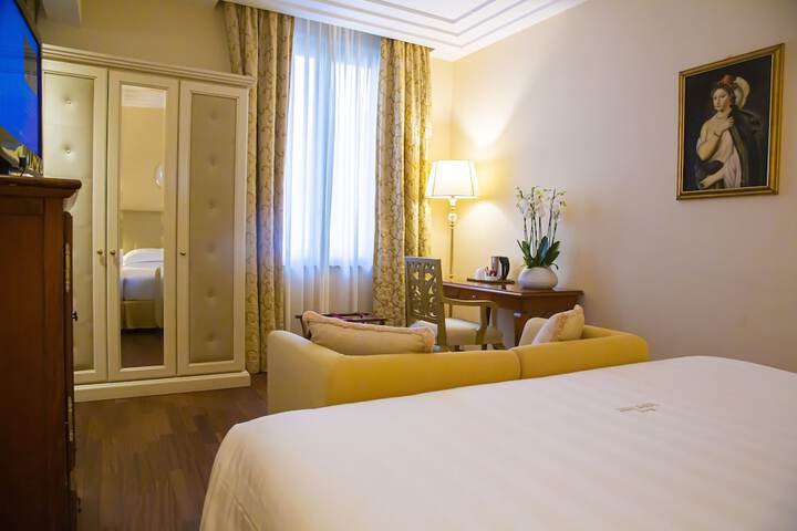 Room 34 of 106