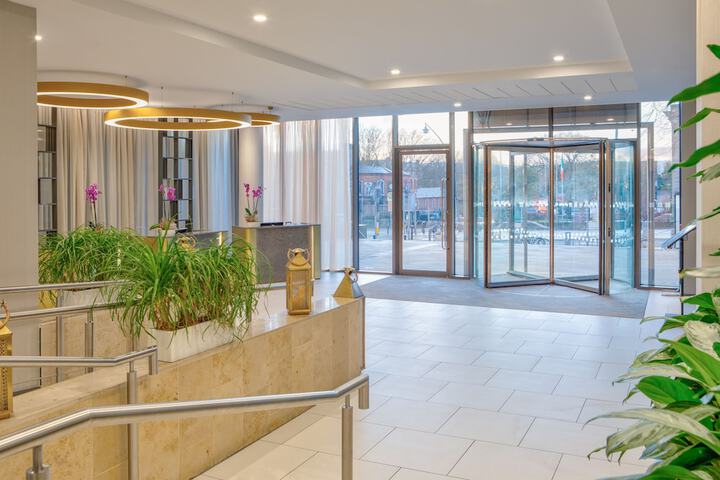 Entrance & Lobby