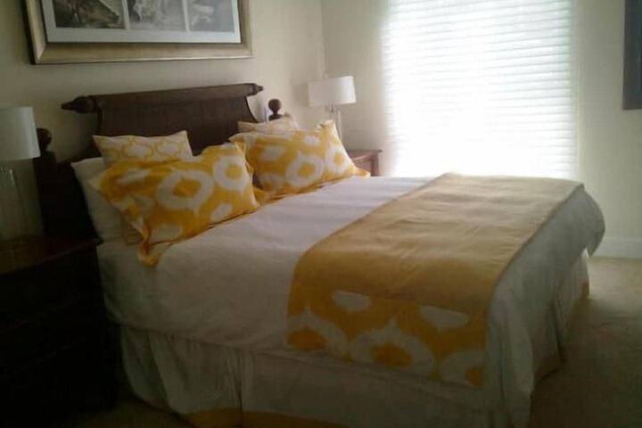 Room 52 of 214