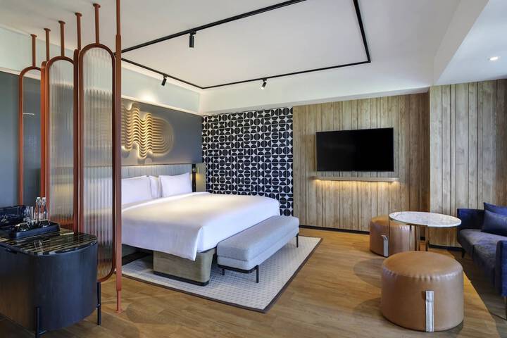 Room 13 of 86