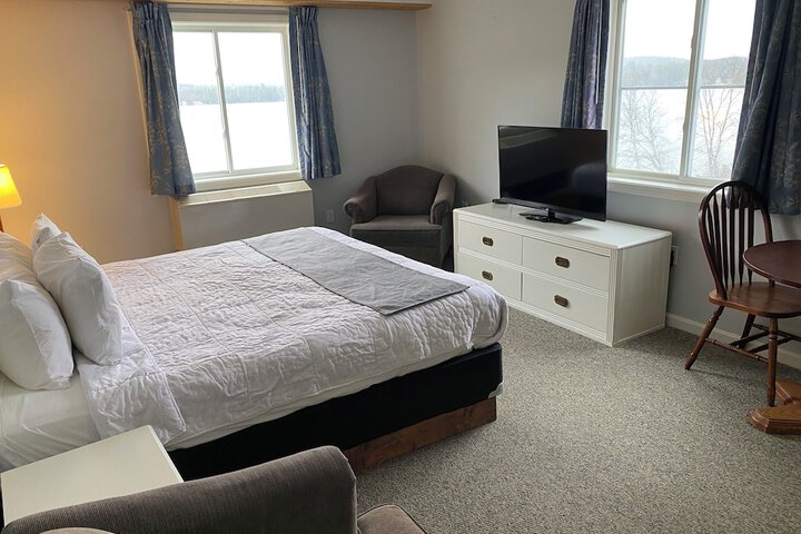 Classic King Bed Lake View (2 of 4)