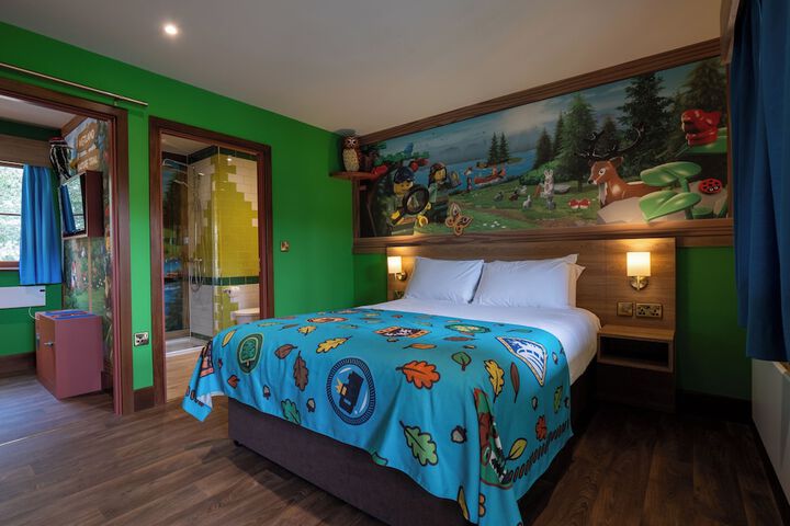 Room 28 of 83