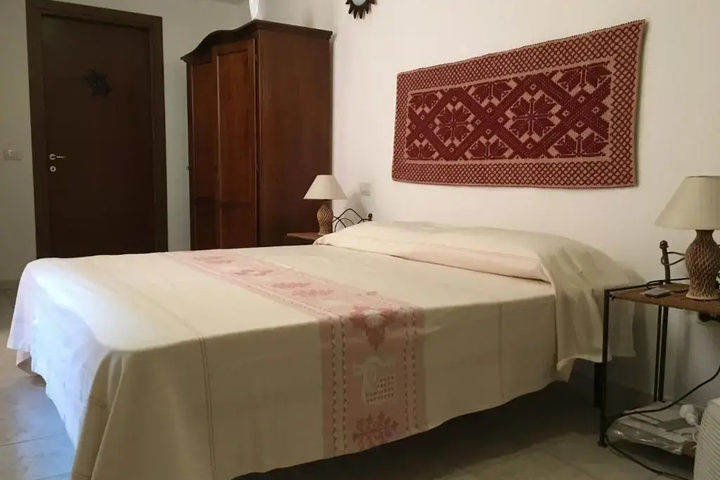 Room 4 of 15