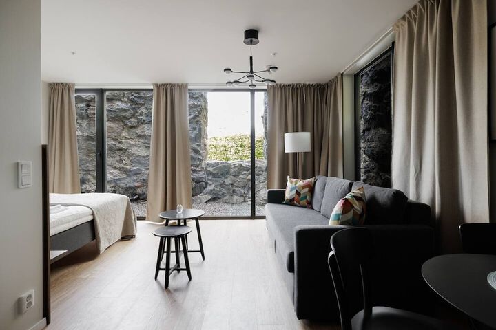 Room 3 of 162