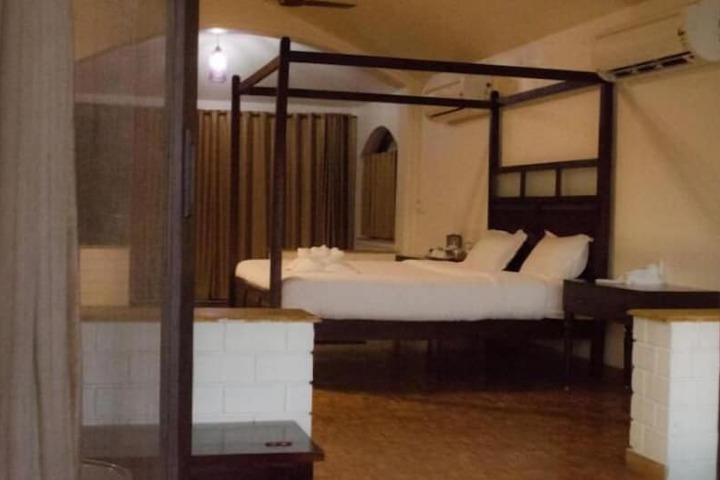 Room 9 of 33