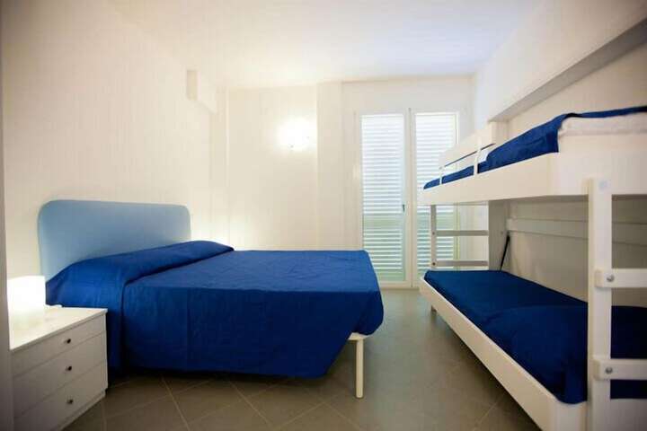 Room 6 of 47