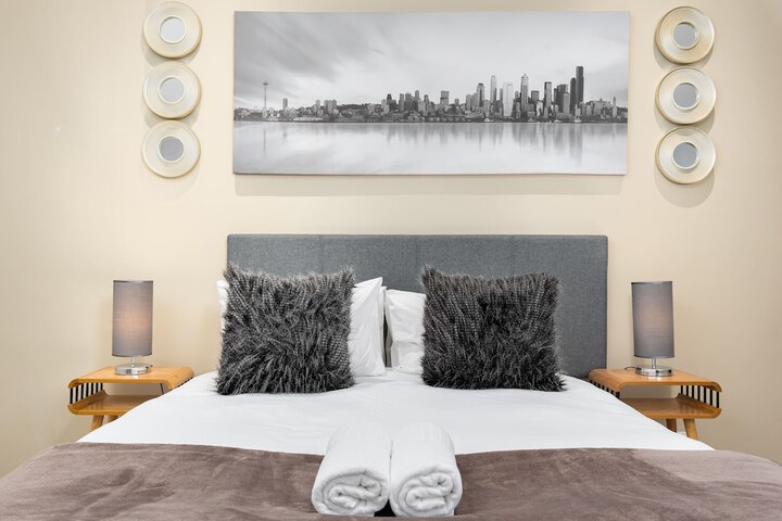 Room 9 of 32