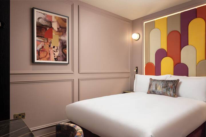 Room 25 of 46