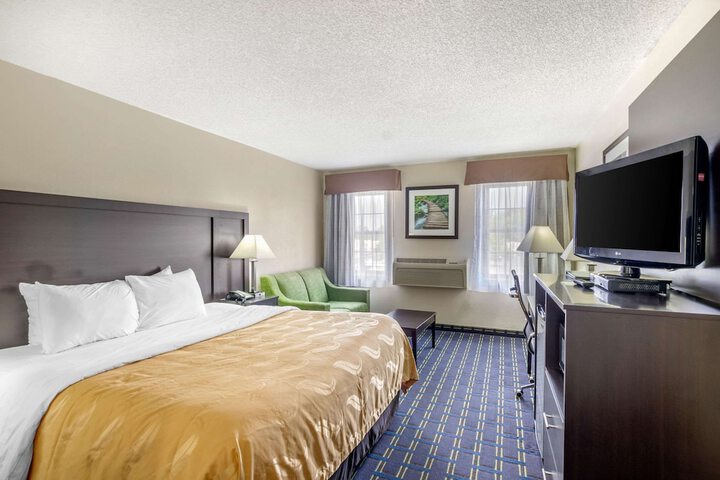 1 King Bed (5 of 6)