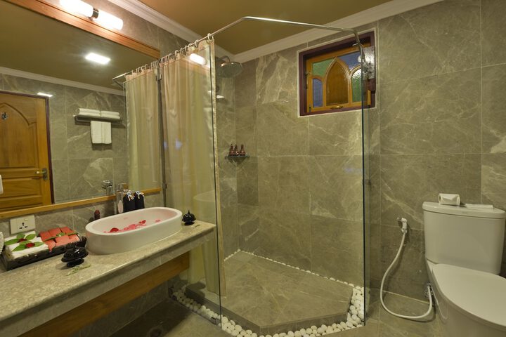 Room 17 of 34