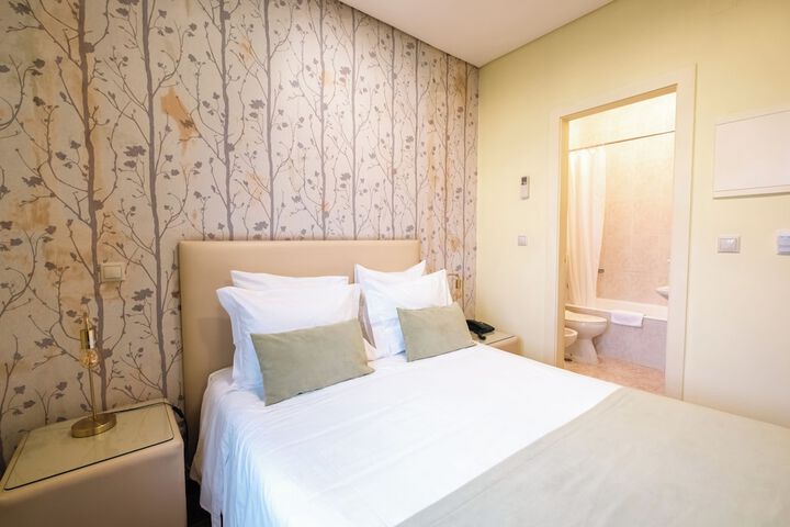 Room 34 of 93