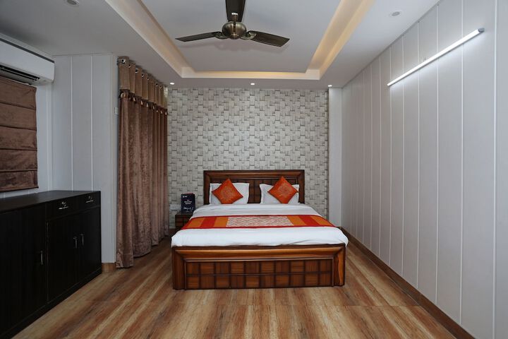 Room 11 of 26